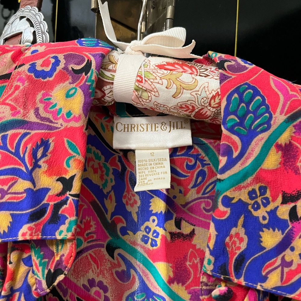 100% Silk vintage button down - Picture 3 of 3